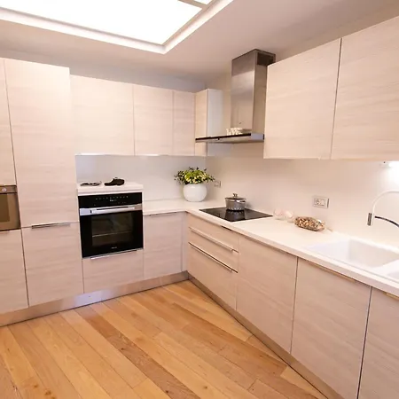 Luxury Penthouse Near Air Albania تيرانا