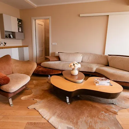 Luxury Penthouse Near Air Albania شقة تيرانا