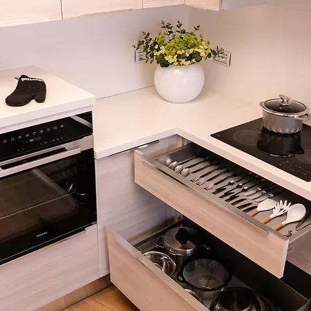 Luxury Penthouse Near Air Albania Apartament