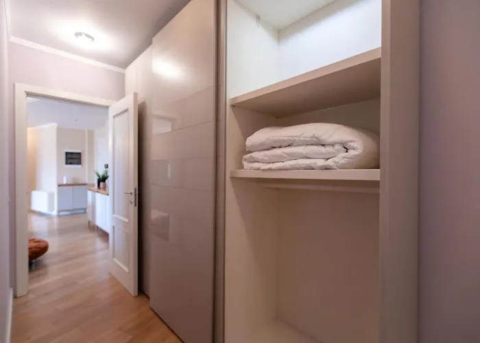 Lägenhet Luxury Penthouse Near Air Albania Tirana